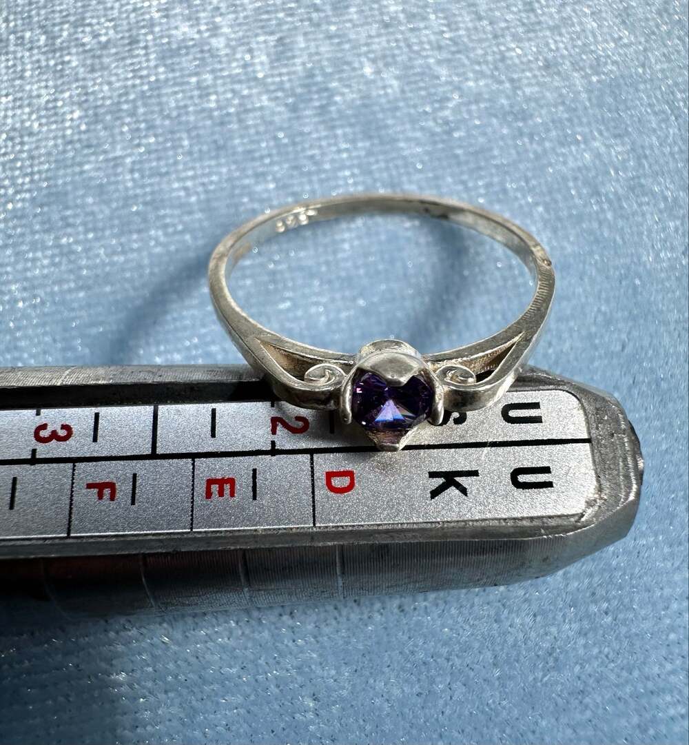 Vintage Sterling Silver 925 Amethyst Ring Size 8.5 Dainty Purple Solitaire